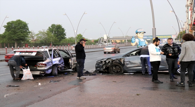 Kayseri’de zincirleme trafik kazası: 3 yaralı