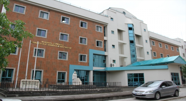 GÜNCELLEME Erciyes Üniversitesi HematolojiOnkoloji Hastanesi’nde çıkan yangında 24 kişi dumandan etkilendi