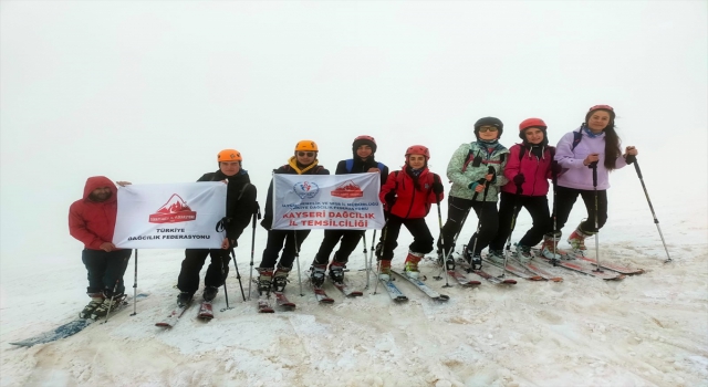 HADAK sporcuları, dağ kayağı yaparak gelecek sezona hazırlanıyor