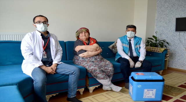 Kayseri’de evinde Kovid19 aşısı yapılan 91 yaşındaki Raziye Erdoğan’dan teşekkür: