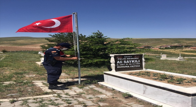 Kırıkkale’de şehit mezarlarının bakımı jandarma tarafından yapıldı