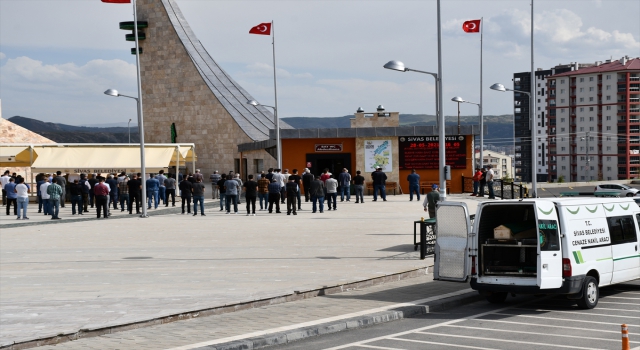 Sivas’ta cesedi bulunan gencin cenazesi defnedildi