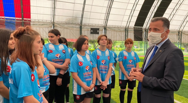 Çubuk Milli Eğitim Müdürü Kılıç’tan, bayan futbol takımına ziyaret