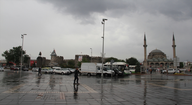 Kayseri’de sağanak etkili oldu
