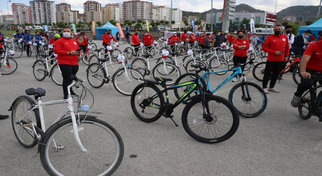 Kayseri’de bisikletseverler Dünya Bisiklet Günü’nde pedal çevirdi