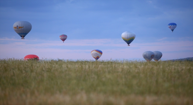 Kapadokya’da kontrollü normalleşmeyle ilginin arttığı sıcak hava balonlarının görsel şöleni