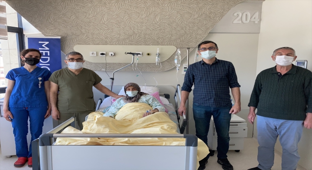 Sivas’ta bir kadının onikiparmak bağırsağındaki kaçak ameliyatsız yöntemle kapatıldı