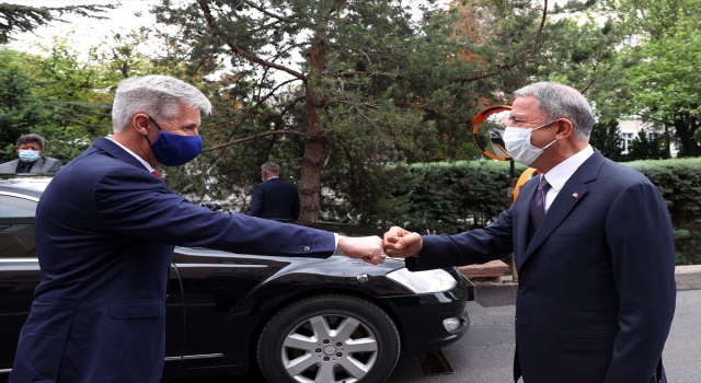 Akar, Letonya Başbakan Yardımcısı ve Savunma Bakanı Pabriks ile görüştü