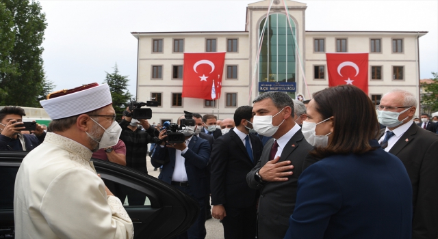 Diyanet İşleri Başkanı Erbaş, Gölbaşı İlçe Müftülüğünün yeni hizmet binasının açılışını yaptı