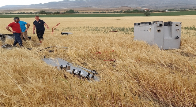 Ankara’da itfaiye aracı tarlaya devrildi: 3 yaralı