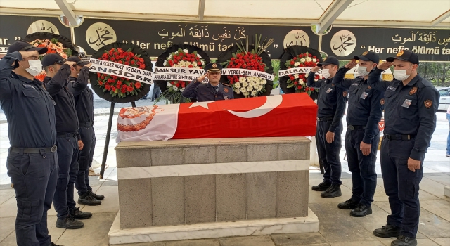 GÜNCELLEME Ankara’da itfaiye aracının tarlaya devrilmesi sonucu hayatını kaybeden itfaiye erinin cenazesi defnedildi