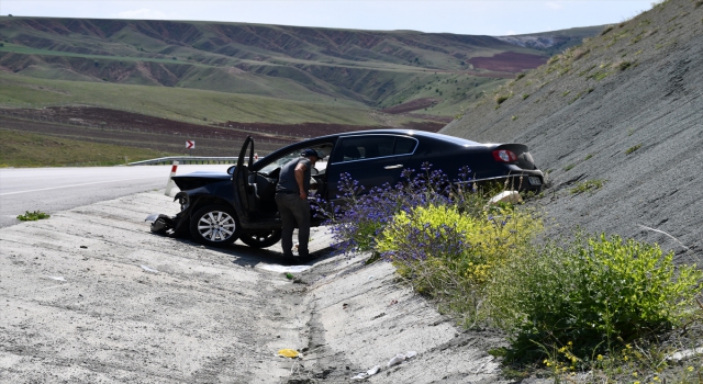 Sivas’ta iki otomobil çarpıştı: 5 yaralı