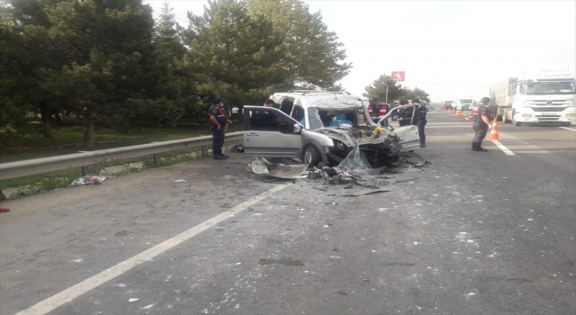 Eskişehir’de tırla çarpışan araçtaki anne ve kızı öldü, baba ve iki çocuğu yaralandı