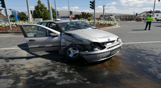 Nevşehir’de iki otomobil çarpıştı: 6 yaralı