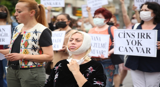 Eskişehir’de Aysun Korkar’ın sokak hayvanlarını beslediği sırada darbedilmesi protesto edildi