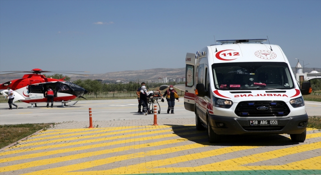 Sivas’ta istinat duvarına çarpan otomobil devrildi: 2 ölü, 2 yaralı