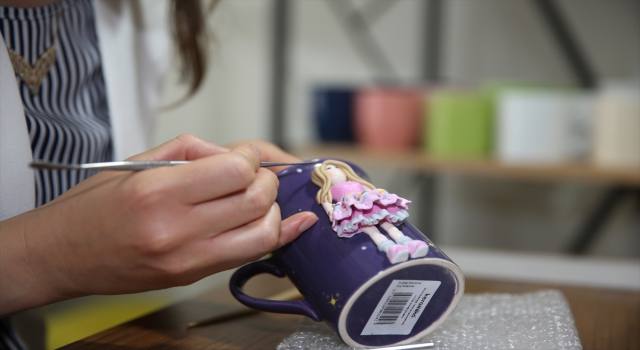 Eskişehirli kadın girişimcinin mutfağında börek yerine ”kişiye özel porselen bardak” pişiyor