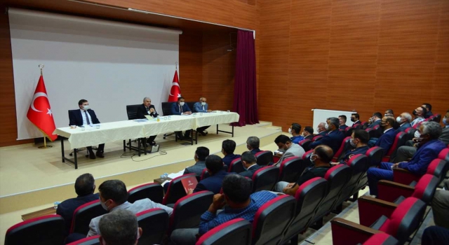 Kırşehir Valisi Akın, Çiçekdağı ilçesinde muhtarları dinledi