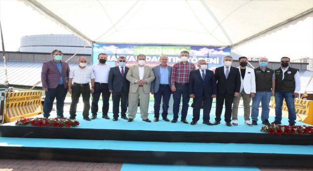 Kayseri Büyükşehir Belediyesi 55 aileye 1100 damızlık koyun ve koç dağıttı