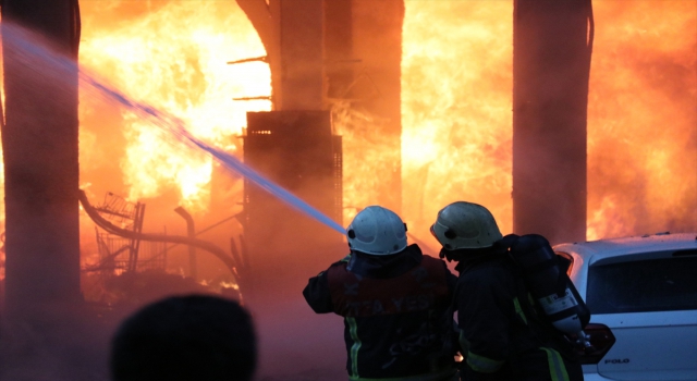 GÜNCELLEME Kayseri’de bir apartmanın zemin katındaki dükkanda çıkan yangın söndürüldü