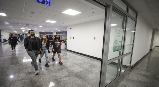 Başkentte Kovid19’la mücadelede 18 yaş ve üstündekilerin aşılanmasına başlandı