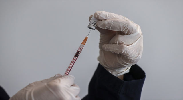 Başkentte gençlerden Kovid19’la mücadelede aşılama uygulamasına yoğun ilgi