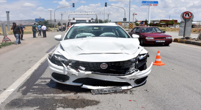 Kırıkkale’de iki otomobil çarpıştı: 3’ü çocuk 6 yaralı