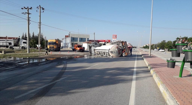 Konya’da devrilen mazot yüklü tankerin sürücüsü yaralandı