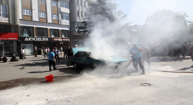Suşehri’nde otomobil yangını