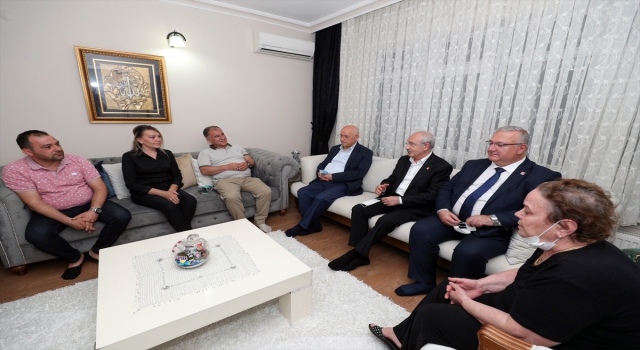 Kılıçdaroğlu’ndan vefat eden şarkıcı Oğuz Yılmaz’ın ailesine taziye ziyareti