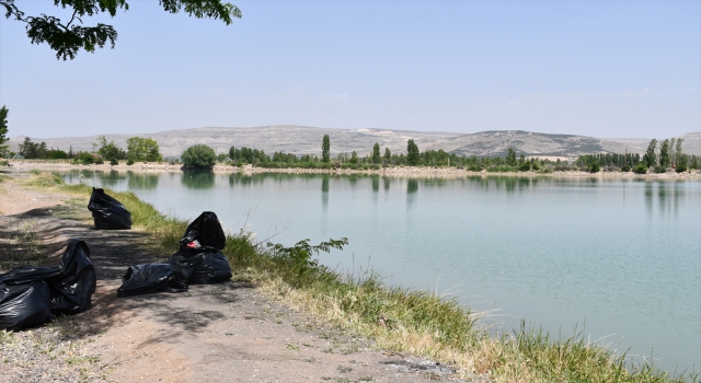 Sivas’ta doğaseverler, Serpincik Göleti çevresinden 30 çuval çöp topladı