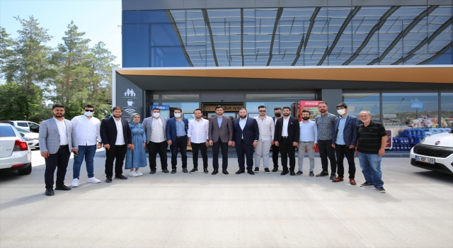 AK Parti Gençlik Kolları MKYK Üyesi Güdek, Sivas’ta gençlerle buluştu