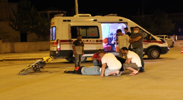 Sivas’ta otomobil ile motosiklet çarpıştı: 2 yaralı