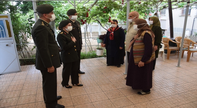 Havva ninenin ördüğü patikler Ağrı’daki Mehmetçiklere ulaştı