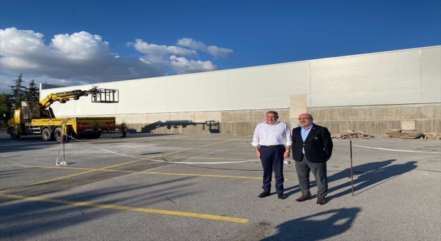 Erciyes Anadolu Holding Üst Yöneticisi Ertekin, KAYÜ’nün mobilya atölyelerini gezdi