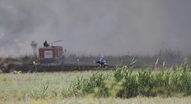 Beyşehir Gölü kıyılarındaki sazlık alanda çıkan yangın itfaiye ekiplerince kontrol altına alındı