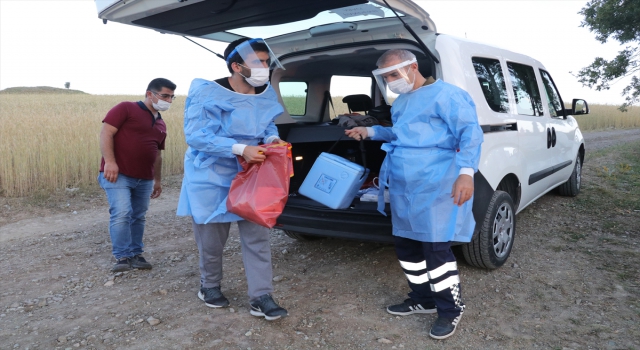 Yozgat’ta sağlık ekipleri, ormanlık alanda mangal kömürü üreten işçilere Kovid19 aşısı yaptı