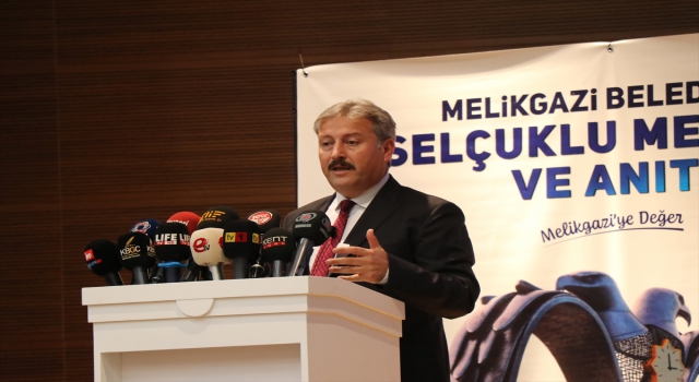 Melikgazi Belediyesinin Selçuklu Meydanı ve Anıtı projesi tanıtıldı