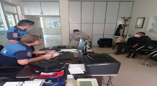 Karapınar’da engelli gibi davranıp vatandaştan para talep eden iki dilenciye, ceza kesildi