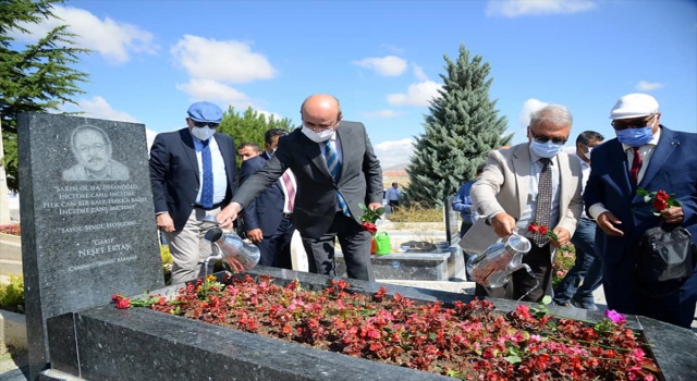 Kırşehir Ulusal Müzik Çalıştayı’nda bozkırın tezenesi Neşet Ertaş’ın mezarı ziyaret edildi