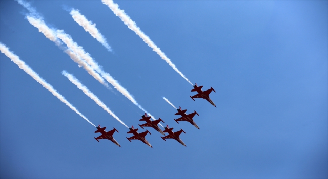 Türk Yıldızları Kayseri’de gösteri uçuşu yaptı