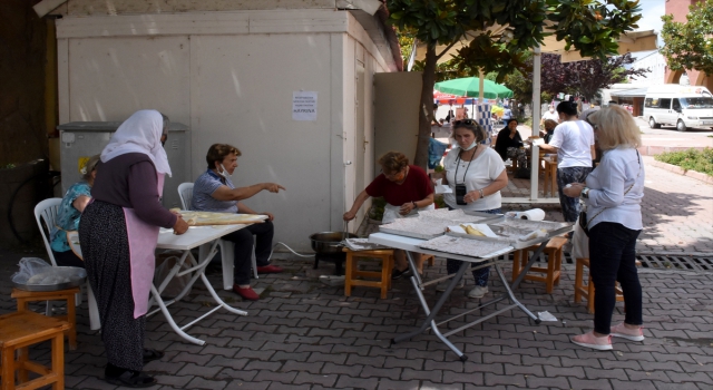 Kırşehirli hayırsever kadınlar yöresel ”çığırtma” böreği satarak öğrencilere burs sağlıyor