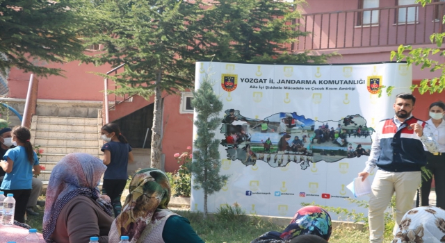 Yozgat’ta jandarma köylerde vatandaşları bilgilendiriyor