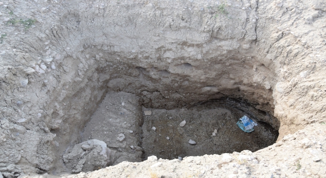 Düden Gölü’nde defineciler çukur kazmış