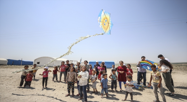 Hempa, mevsimlik tarım işçilerinin çocuklarına ihtiyaç seti dağıttı