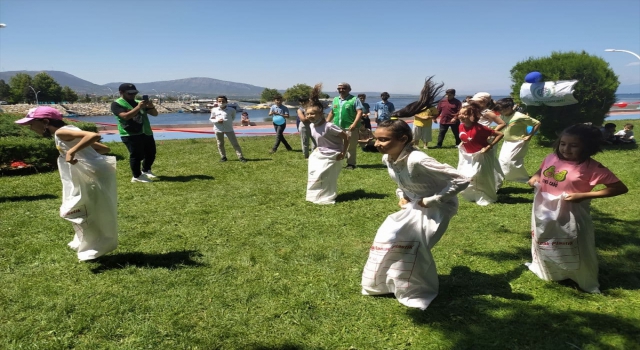 Beyşehir’de yetimler için ”çocuk şenliği”