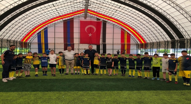 Çubuk Belediye Başkanı Demirbaş, minik sporcuları ziyaret etti