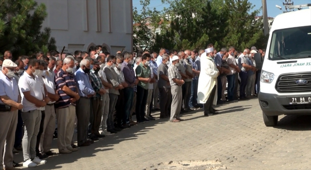 Trafik kazasında hayatını kaybeden öğretmen çift ve çocukları Kırıkkale’de toprağa verildi