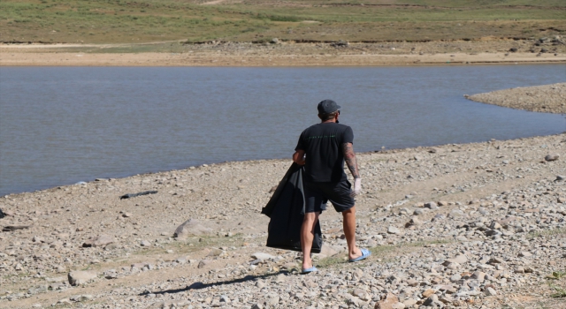 Kamp için Kayseri’ye gelen ABD’li bisikletçiler Erciyes’te çöp topladı