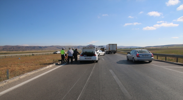 Sivas’ta iki otomobil çarpıştı: 3 yaralı